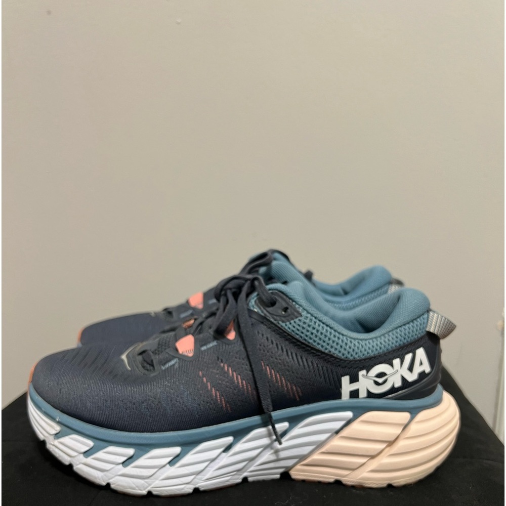 Hoka tennis shoes size 7.5